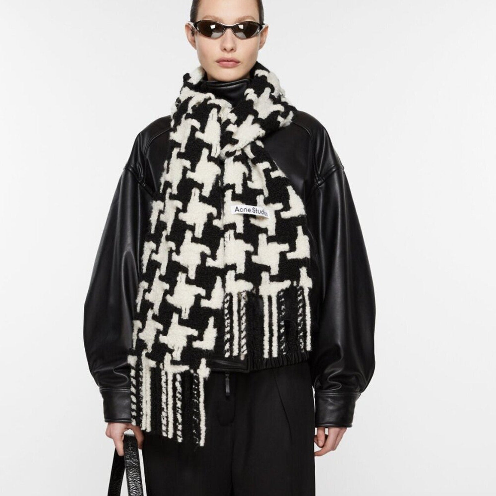 ACNE STUDIOS black white houndstooth scarf - Acne Studios Bernardi Collective