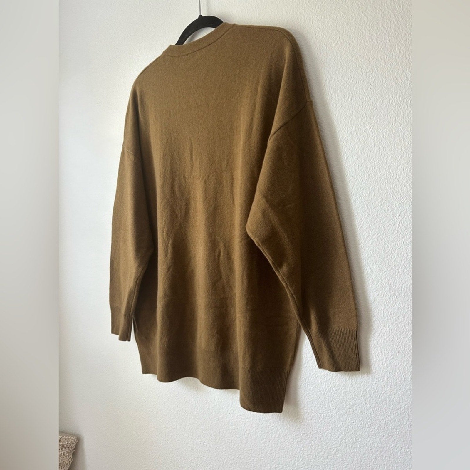 JENNI KAYNE Charlie V - Neck Sweater Amber Cashmere - Jenni Kayne Bernardi Collective