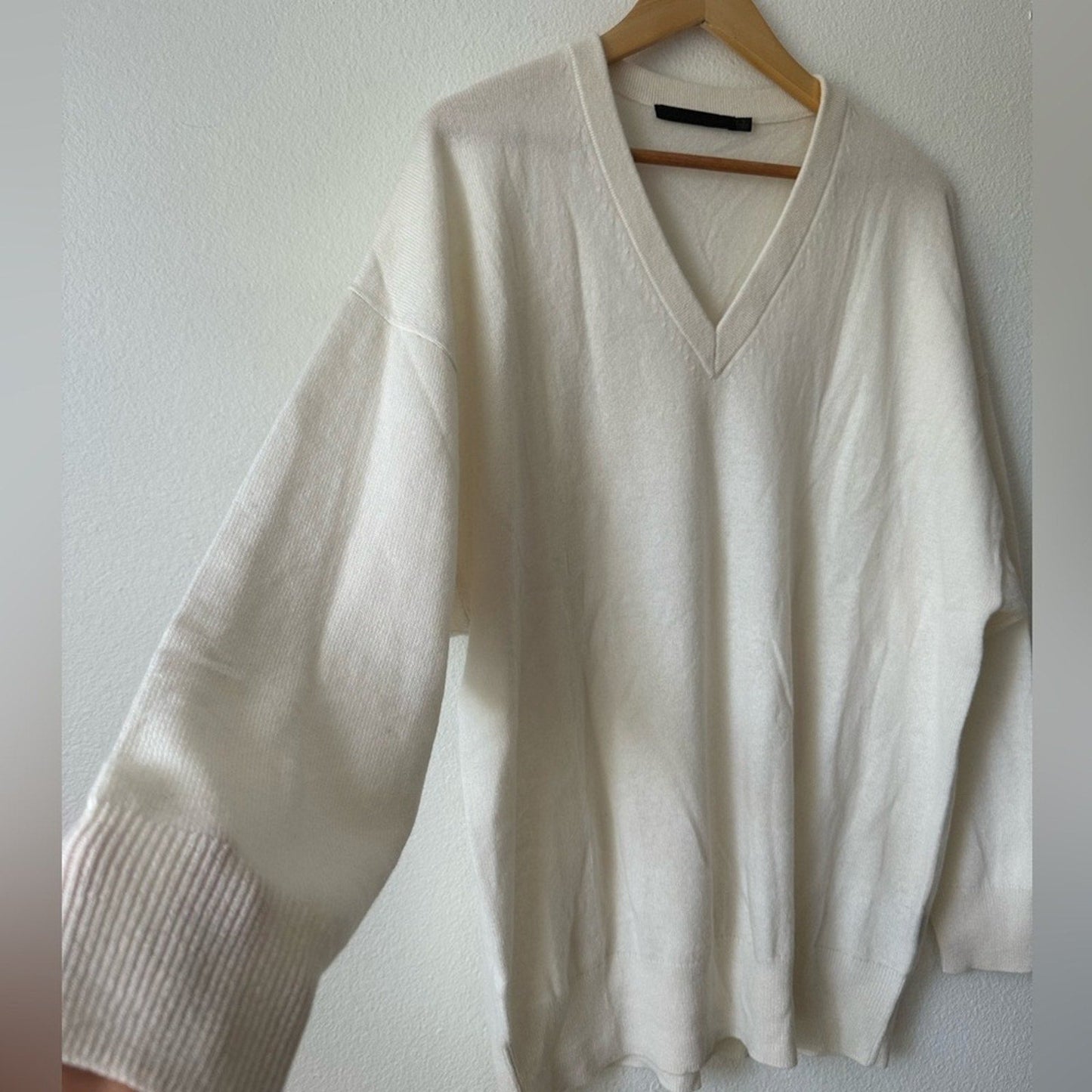 JENNI KAYNE Charlie V - Neck Sweater Ivory Cashmere - Jenni Kayne Bernardi Collective